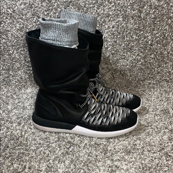 Women’s Nike ROSHE TWO HI FLYKNIT Boots - Picture 6 of 8